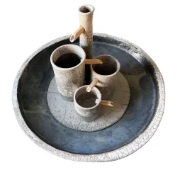 Scultura Fontana Modern Genesi Circolare in Ceramica Craquel� Bianca e Blu