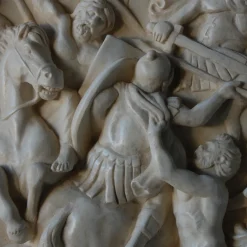 Scultura in alto rilievo in marmo di Carrara della battaglia romana