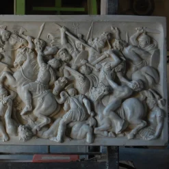 Scultura in alto rilievo in marmo di Carrara della battaglia romana