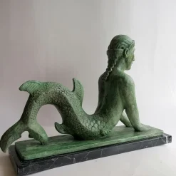 Scultura in ceramica bronzea della Sirena etrusca su base in marmo marquinia