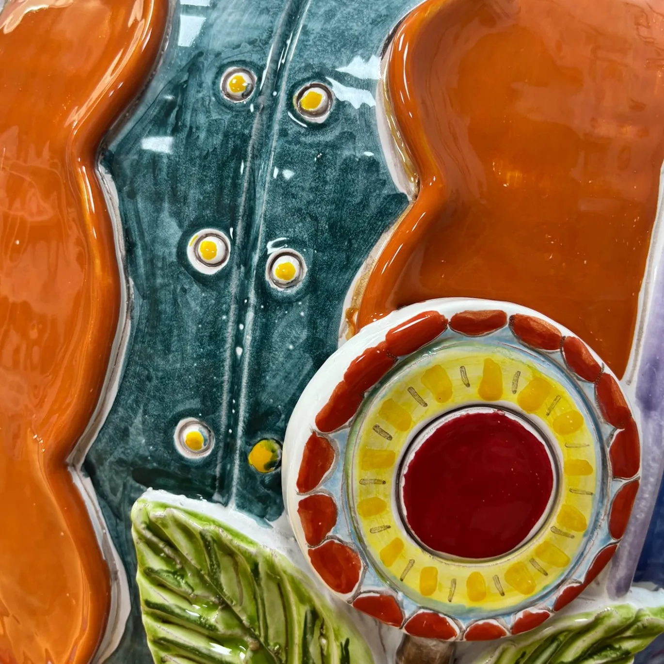 Scultura in ceramica policroma Paladino Regina XL