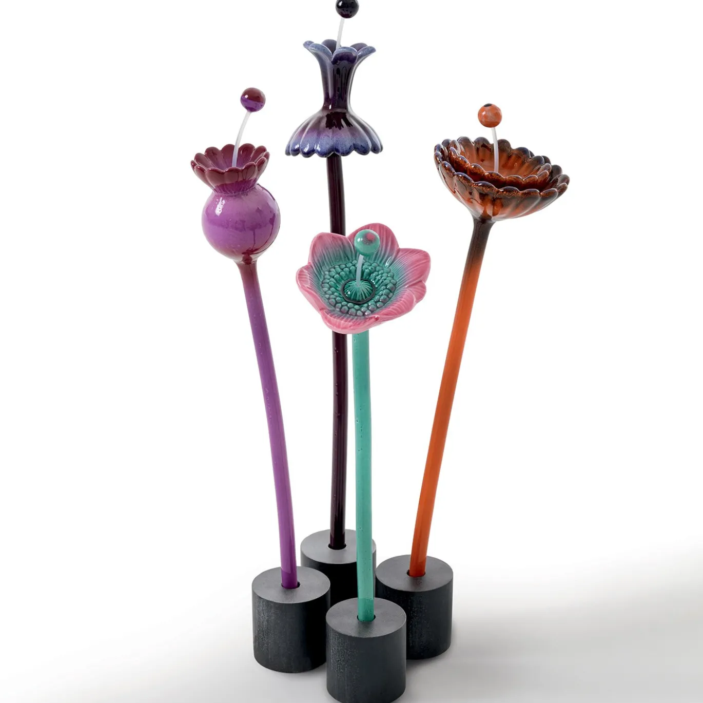 Scultura in ceramica smaltata di fiori di felce verde turchese e rosa Flora