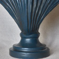 Scultura in ceramica toscana modellata a mano Ostrica Blu Profondo
