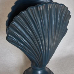Scultura in ceramica toscana modellata a mano Ostrica Blu Profondo