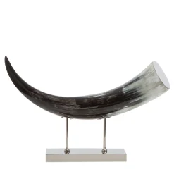 Scultura in corno nero curvo
