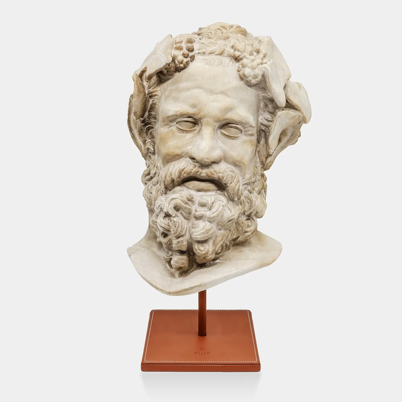 Scultura in gesso con base in pelle di Sileno