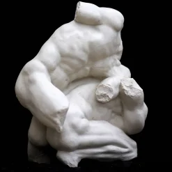 Scultura in gesso di combattenti