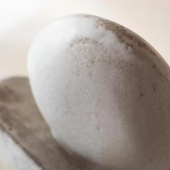 Scultura in gres bianco Luna Piena II
