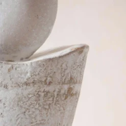 Scultura in gres bianco Luna Piena II