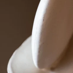 Scultura in gres bianco Luna Piena I