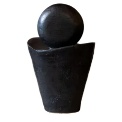 Scultura in gres nero Luna Nuova I