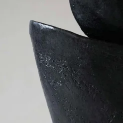 Scultura in gres nero Luna Nuova I