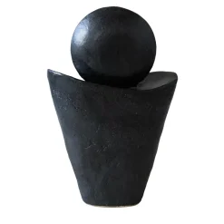 Scultura in gres nero Luna Nuova II