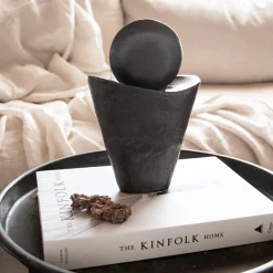 Scultura in gres nero Luna Nuova II