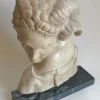 Scultura in marmo Cleopatra Egiziano Giallo fauno dormiente con base