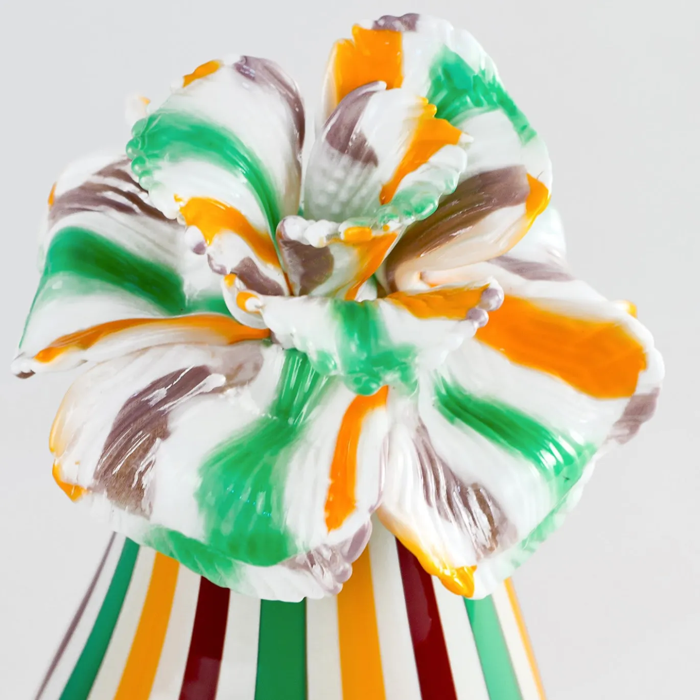 Scultura in vetro veneziano Strambotto con fiore di Eliana Gerotto