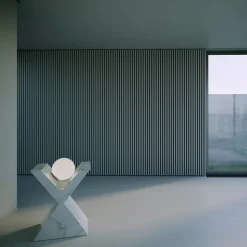 Scultura luminosa di Carrara a forma di X