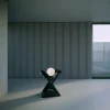 Scultura luminosa di Marquinia a forma di X