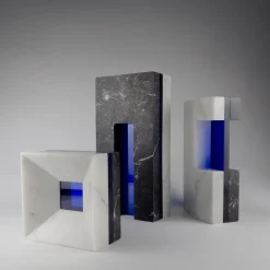 Scultura Media Attraversare Forme in Marmo