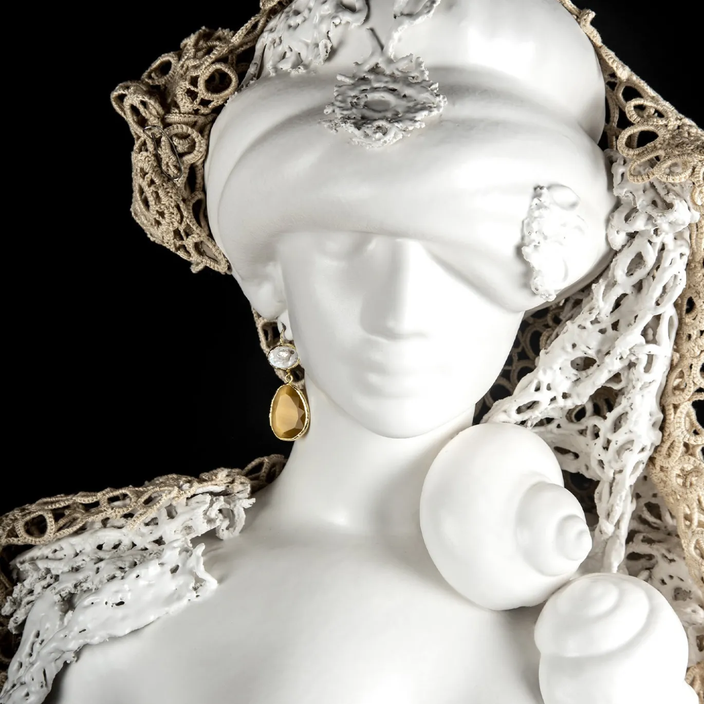 Scultura Mezzo Busto La Bellissima in Ceramica Bianca
