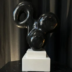 Scultura Molecola in marmo Nero Marquina di Piero Speranza