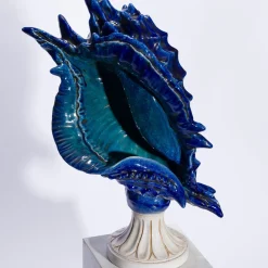 Scultura obliqua conchiglia in ceramica blu