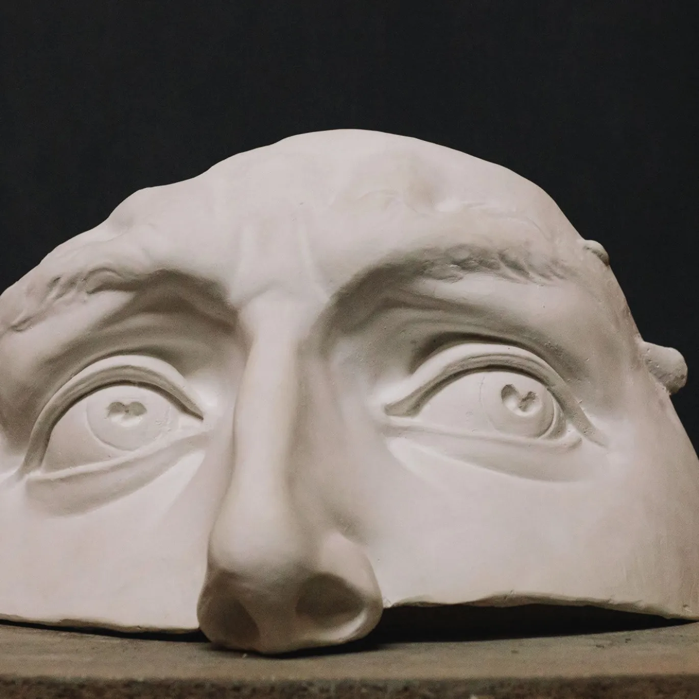 Scultura Occhi di David in Gesso Bianco