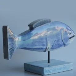 Scultura Pesce Blu in pietra vulcanica smaltata