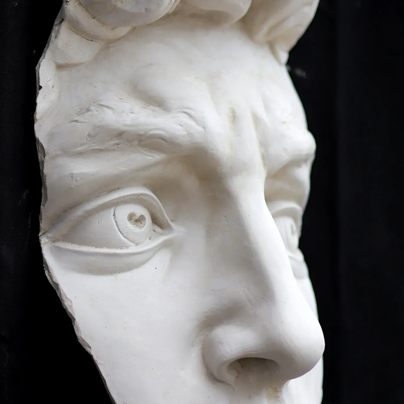 Scultura Profilo di David in Gesso Bianco