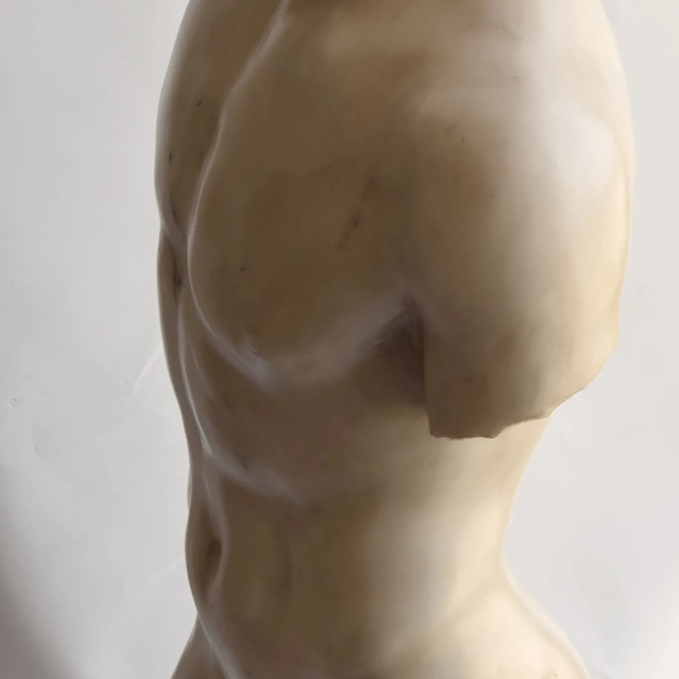 Scultura Torso Maschile Eleusi in Marmo Bianco di Carrara