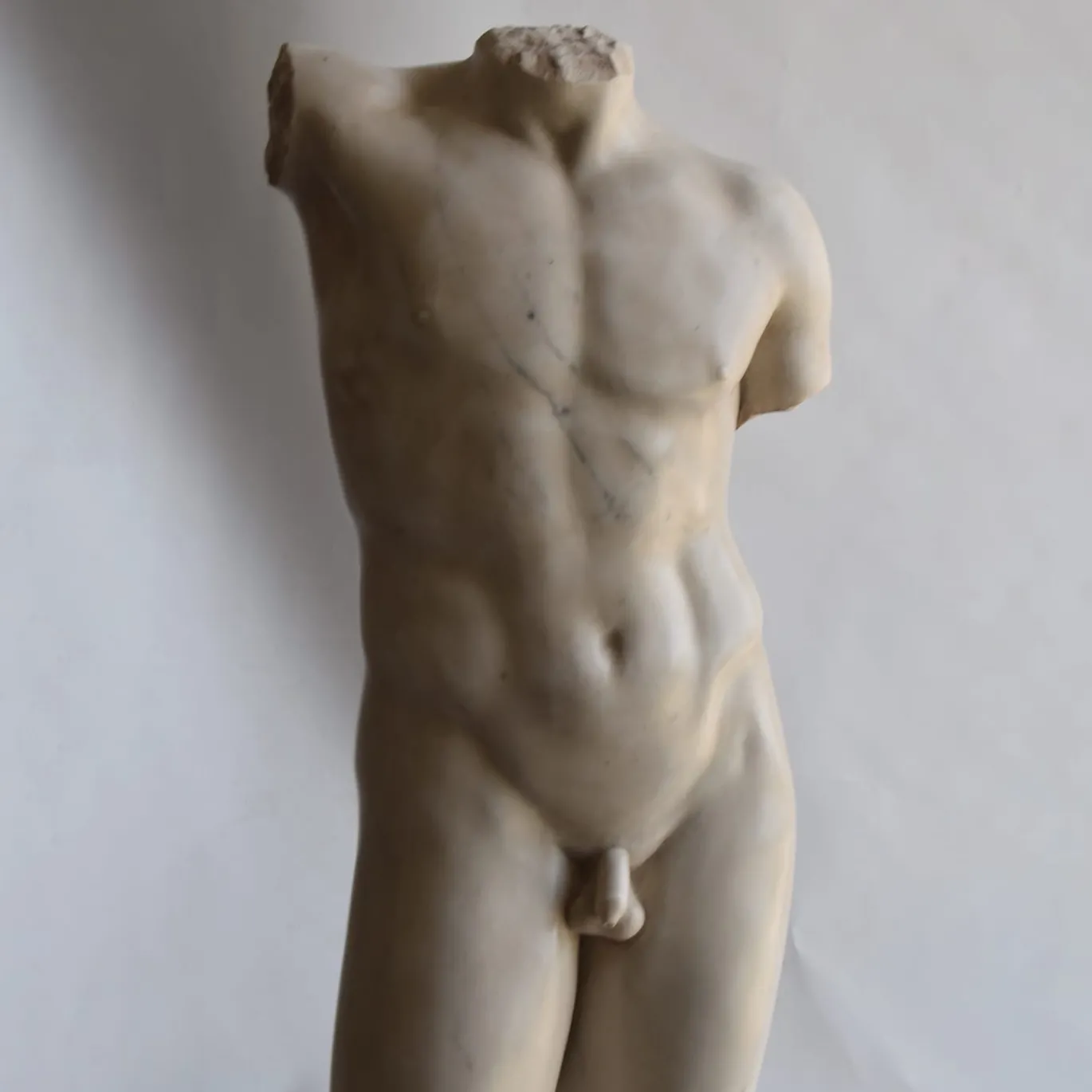 Scultura Torso Maschile Eleusi in Marmo Bianco di Carrara
