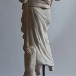 Scultura Torso Panneggiato in Marmo Bianco di Carrara