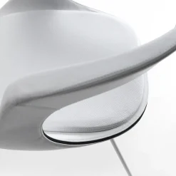 Sedia a slitta con schienale basso Frenchkiss di Stefano Bigi