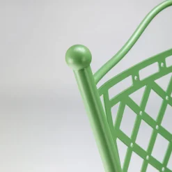 Sedia da esterno Shedir in metallo verde forgiato a mano