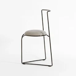 Sedia da pranzo Flow in metallo con finitura Ultrablack