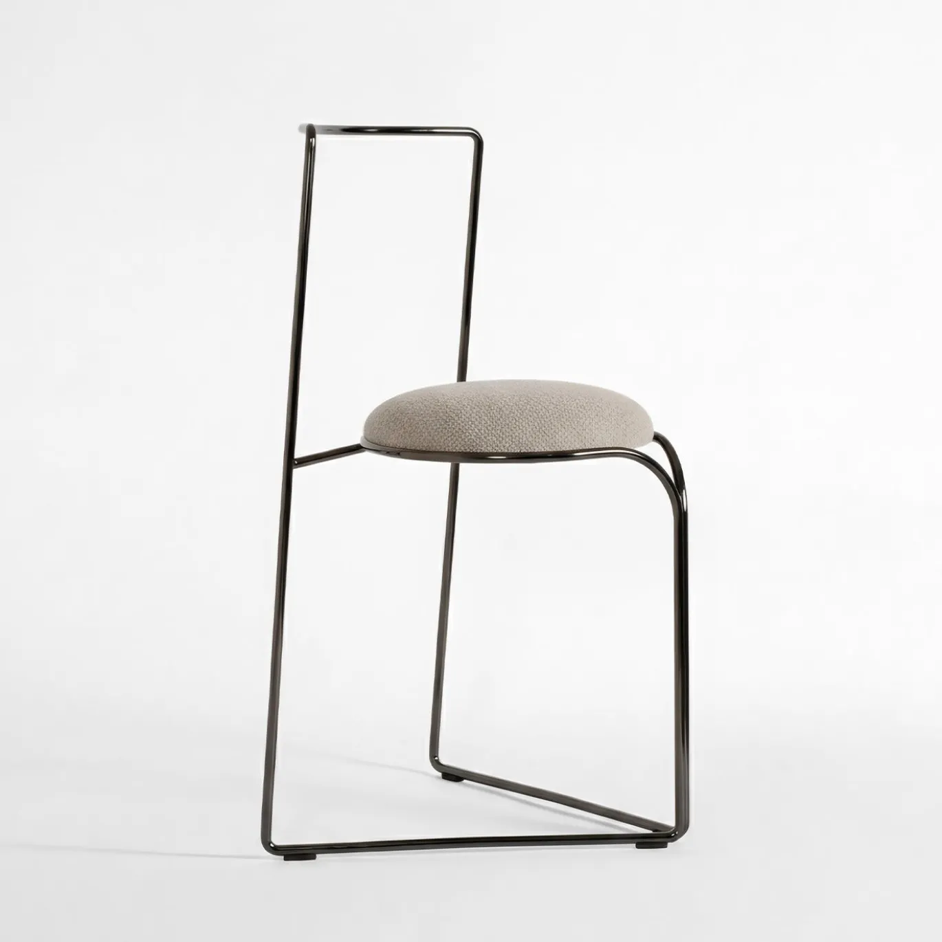 Sedia da pranzo Flow in metallo con finitura Ultrablack