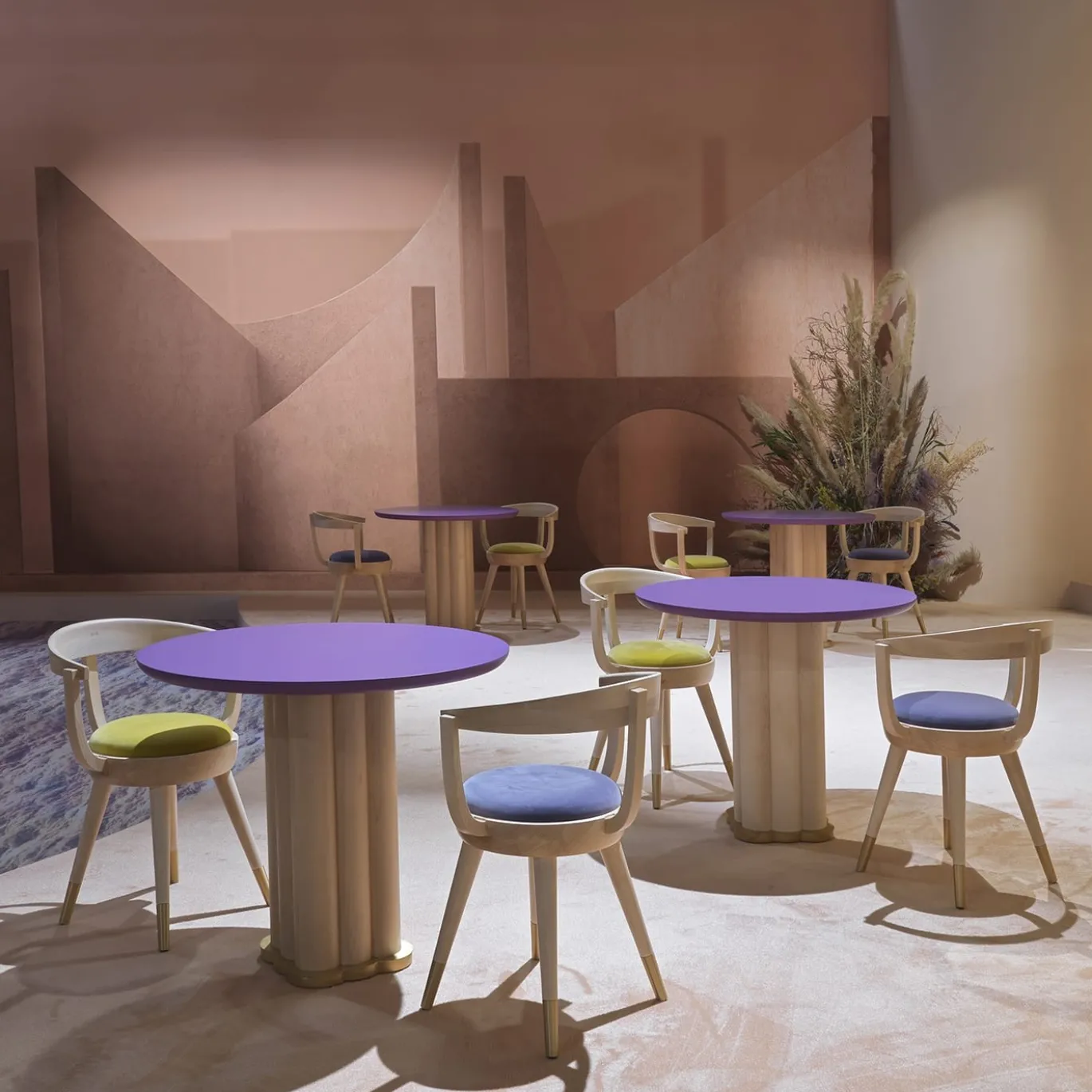 Sedia da pranzo Galleon di Archer Humphryes Architects