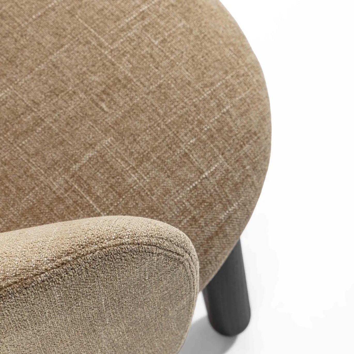 Sedia da pranzo Isabel in tessuto beige con gambe in legno di frassino nero