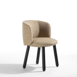 Sedia da pranzo Isabel in tessuto beige con gambe in legno di frassino nero