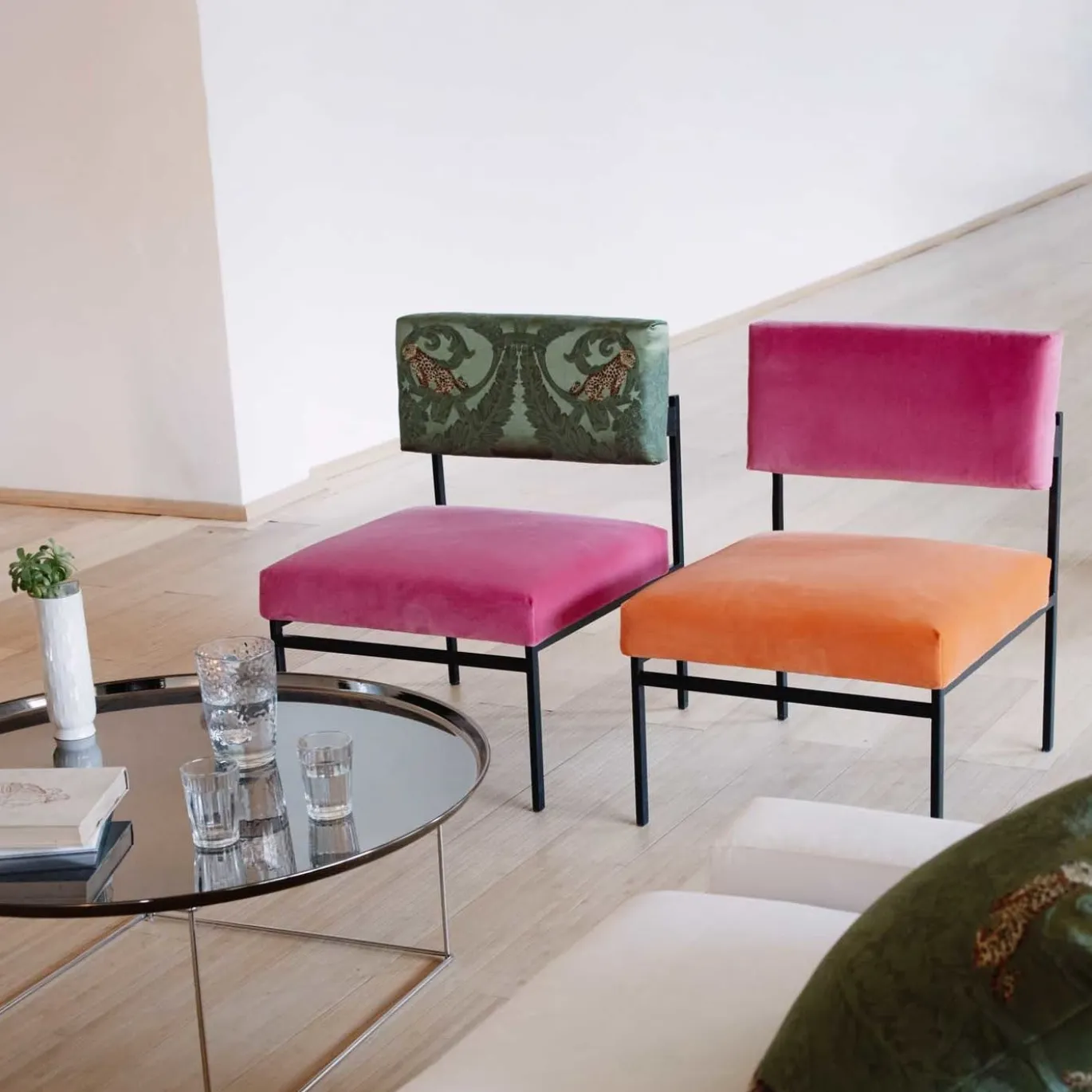 Sedia da salotto Aurea in velluto arancione e rosa