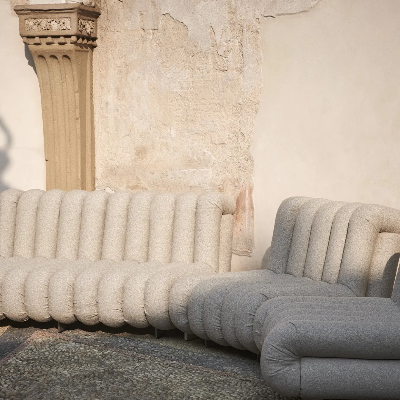 Sedia da salotto Periscopio in tessuto beige scanalato di Studiopepe