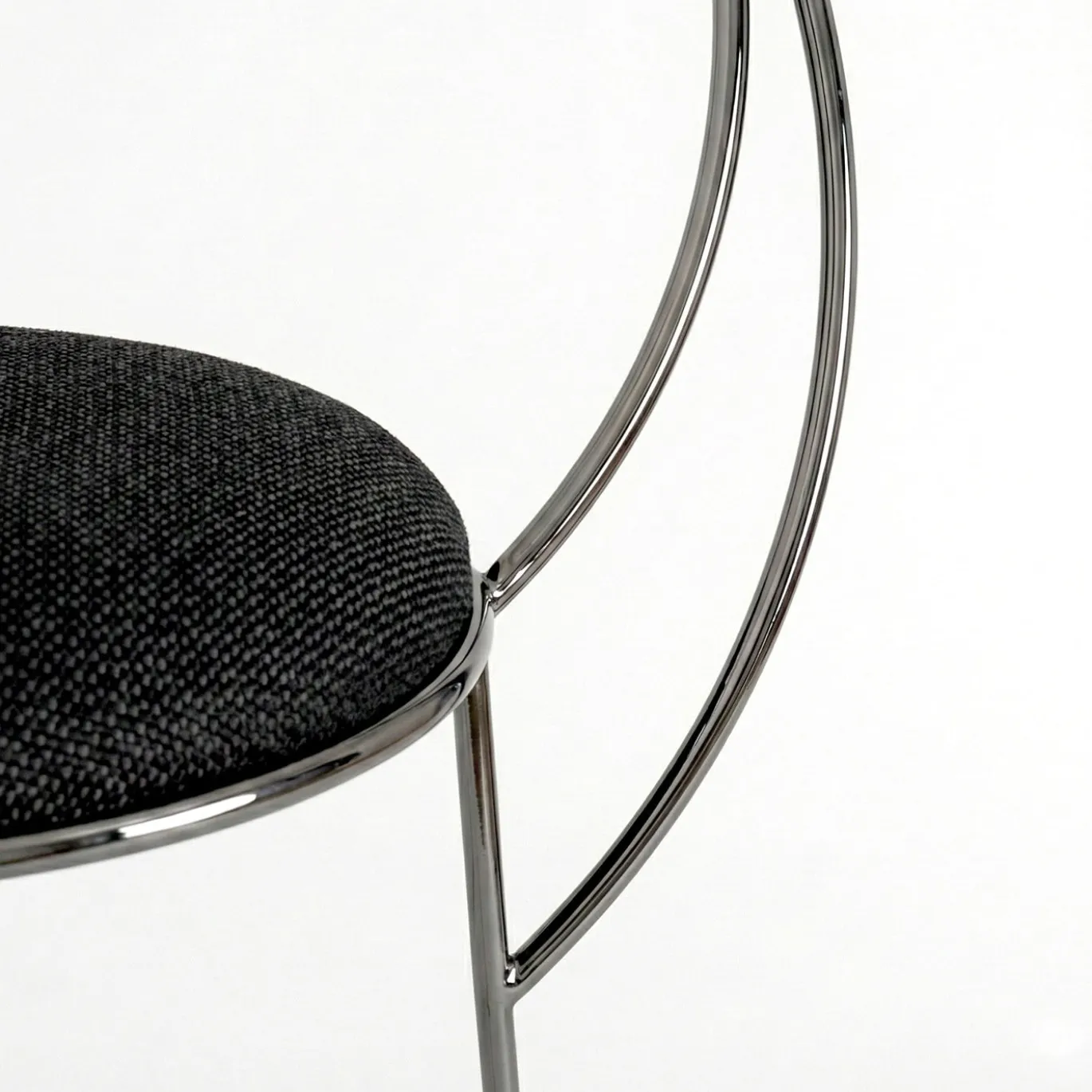 Sedia decorativa Alis in metallo con finitura Ultrablack