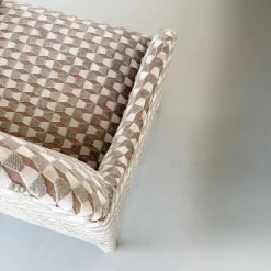 Sedia Elisabetta con motivo geometrico avorio e pietra de Davide Barzaghi