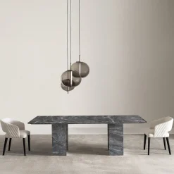 Sedia Elsa in pelle nabuk color sabbia e rovere nero di Castello Lagravinese