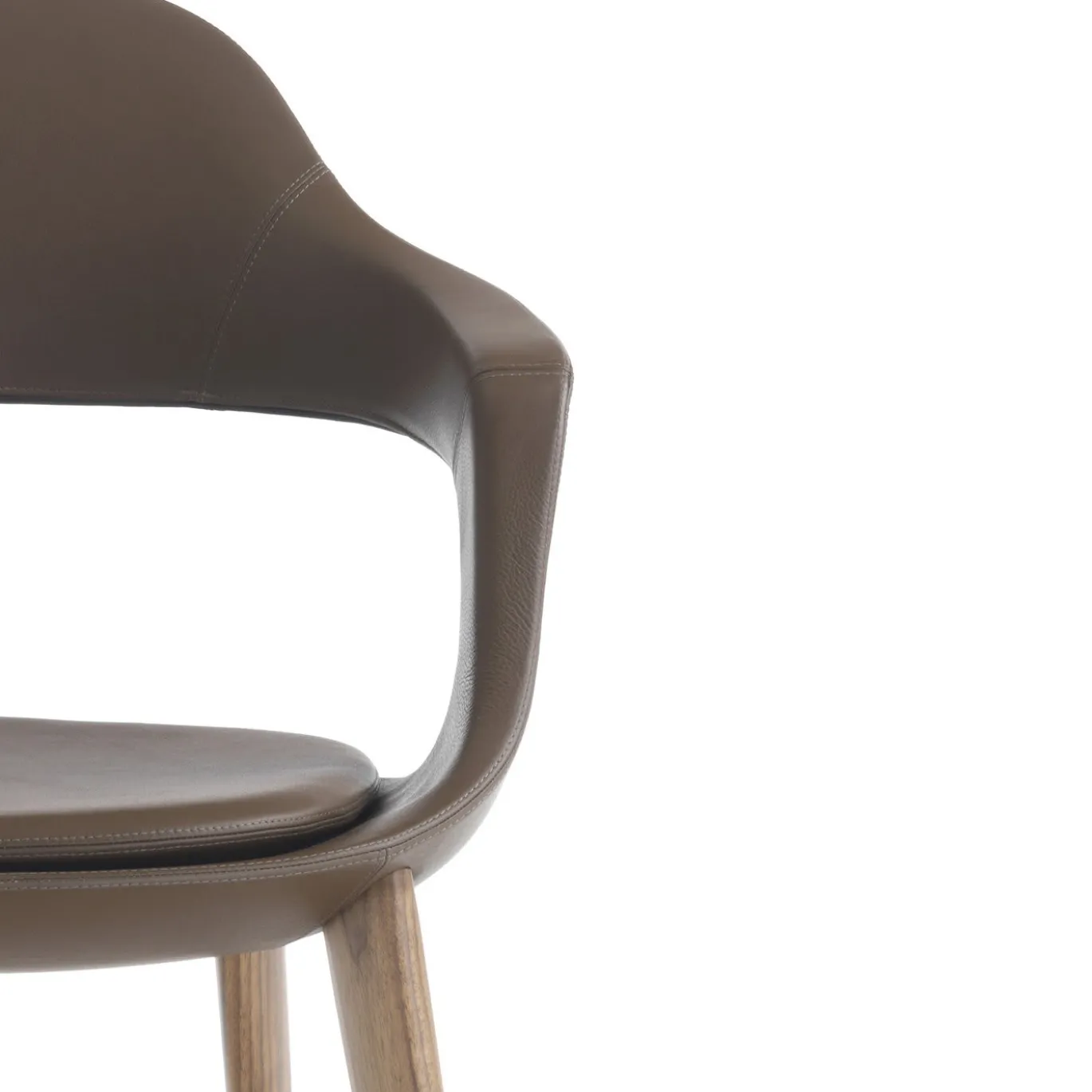 Sedia Frenchkiss con schienale alto e gambe in legno di Stefano Bigi