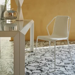 Sedia imbottita Donna Sage White di Studio Irvine