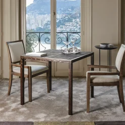 sedia in legno di noce marrone e pelle color crema e caramello #2