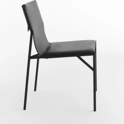Sedia in pelle nera Tout Le Jour di Marc Thorpe