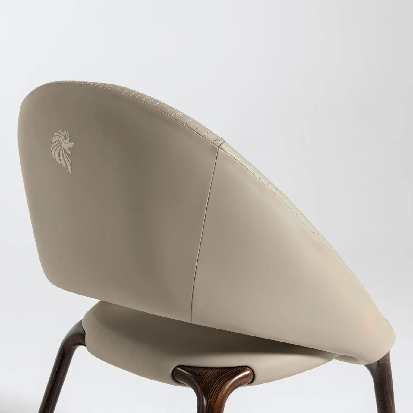 Sedia Luxor in pelle trapuntata beige