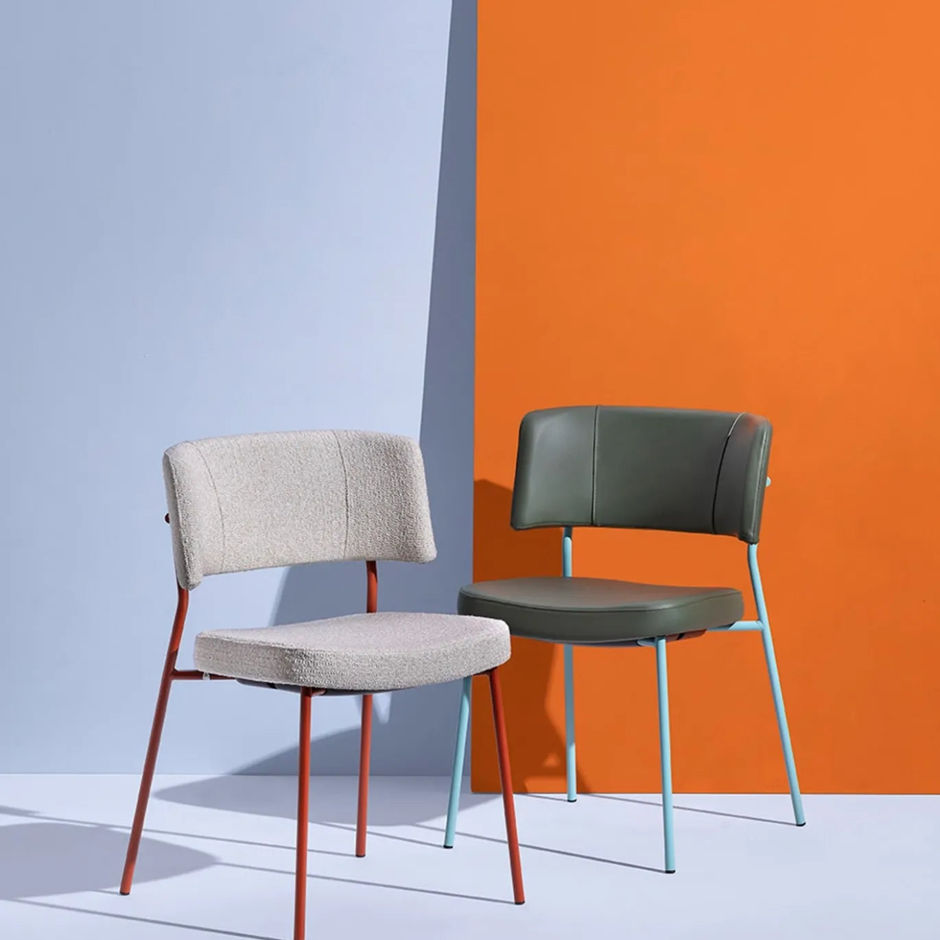 Sedia Marlen Met Im in Tessuto Beige e Metallo Rosso Mattone di EP Studio